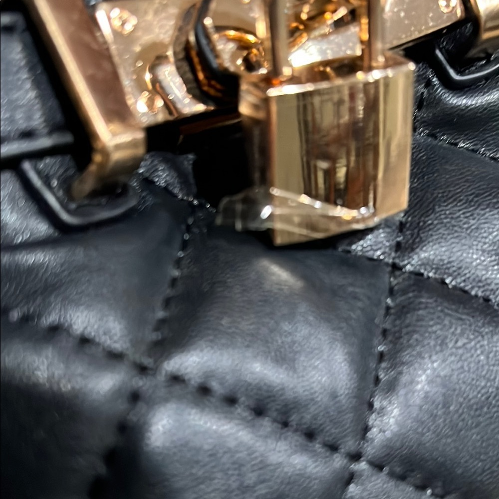 Badgley Mischka NWT Black Quilted Handbag - Picture 9 of 11